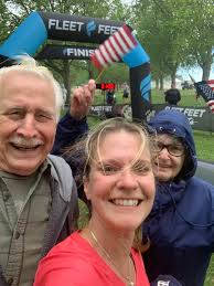 Fleet feet morning run with singing and cheer battle