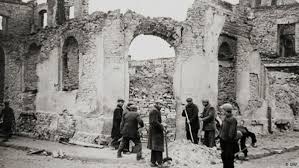 Der weg zum zweiten weltkrieg beginnt 1931, als japan in die mandschurei einfällt. Hitlers Angriff Wie Der Zweite Weltkrieg Begann Teil 1 2 Dokfilm Dw 12 08 2014