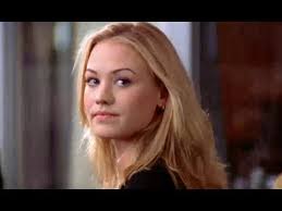 Is Sarah saying goodby? In this video scene 1, it looks to me like Sarah is  saying goodbye with her eyes. In scene 2 she seems to backpedal a bit, but  in scene 3 she is clearly leaving with Bryce, and ...