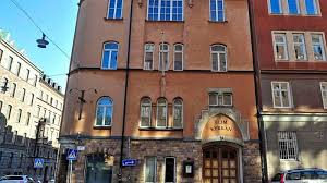 But his salary at la galaxy is too low as compared to manchester united. Zlatan Ibrahimovic Net Worth 2020 How Much Is Zlatan Worth