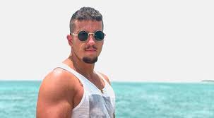 Erfahre hier alles wissenswerte zum bachelor 2016 schweiz janosch nietlispach. Erobert Eine Rapperin Das Herz Des Bachelors Lyrics Magazin