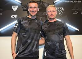 Vfb stuttgart play at the mercedes benz arena and have done since 1933. ÙŠÙØ³Ø¯ Ø²Ø±Ø¹ Ø§Ø¹Ø¶Ø§Ø¡ Ù…Ø¬Ø§Ù…Ù„Ø© Vfb Stuttgart Jersey Black Cabuildingbridges Org