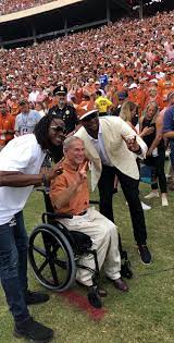 Ey is a global leader in assurance, tax, transaction and advisory services with firms in approximately 150 countries around the world and more than 40,000. Greg Abbott On Twitter One Of Many Fine Moments Today Spending Time With Texas Legends Jamal Charles And Vince Young Hookem Longhorns Jcharles25 Vinceyoung10 Https T Co Shbhfhyxbc
