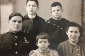 Михаил девятаев родился 8 июля 1917 года в мордовии, в рабочем посёлке торбеево. Materialy Po Teme Mihail Devyataev Aif Kazan