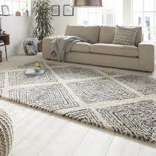 When shopping in brick and mortar shops, you have to invest a lot of time in choosing the right kind of rug for your living room. Allure Grey Cream Rug Grey And Cream Rug Rugs Uk Mint Rug