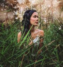 Click To Score A Few Tips To Get A Better Self Portrait With Your Iphone Photo Captured By Braided Brun Braids How To Braid For Beginners Girl Senior Pictures