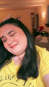 No but WHAT does she put IN each one!?? 🥰😍 @chappell roan #chappellr...