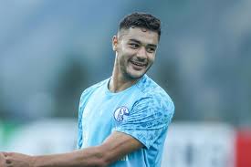 He signed his first professional contract with galatasaray on 1 july 2017. Ozan Kabak Milan Yolunda