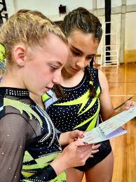 El pasado mes de junio estuvimos participando en la copa @jassycgymnastic  la cual forma parte del circuito de copas de la @livegimnasia fue una gran  oportunidad de brillar para nuestras atletas🩷🤸🏻‍♂️. Esta