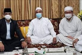 Tengku zulkarnain bio tengku zulkarnain was born in the summer of 1963 on wednesday, august 14 🎈 in medan, indonesia 🗺️. Tengku Zulkarnain Pertemuan Anies Dan Rizieq Saling Lepas Rindu Tak Bahas Politik Halaman All Kompas Com