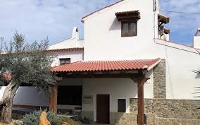 La casa está dividida en 7 apartamentos, 6 de los cuales albergan 2 personas cada uno y el quinto se adapta a parejas con uno o 2 niños, aunque todos están. Habitaciones Y Tarifas Casas Rurales En Moratalla