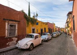 Visita san miguel de allende para observar las calles de adoquín, los jardines, los patios arbolados y los edificios coloniales. San Miguel De Allende Part 2 What To See Outside El Centro