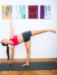 Posture De Yoga Posture Du Plan Incline Ou Purvottanasana Ma Seance De Yoga Les 60 Postures Cles Posture De Yoga Posture Yoga Position