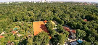 Nutzen sie unsere karte, um die lage zu prüfen und ihren perfekten aufenthalt auszuwählen. Hirschau Englischer Garten Tennis Academy