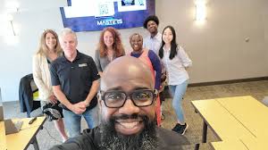 Social Media ROI for Business: Facebook versus LinkedIn