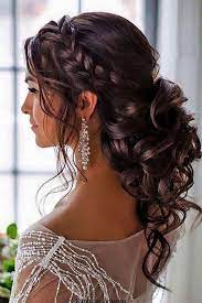 25 Erstaunliche Quinceanera Frisuren Erstaunliche Frisuren Quinceanera In 2020 Quince Hairstyles Hair Styles Simple Wedding Hairstyles