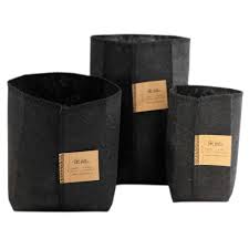 Plastic bags are used for containing and transporting goods such as foods. Root Pouch