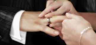 Les annulaires symbolisent l'être aimé(e). Ce Qu Il Faut Savoir Sur La Bague Homme A Paris Kiriasse