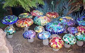 20 Mosaic Garden Decoration Ideas That Will Blow Your Mind Garden Lovers Club Mosaic Crafts Mosaic Garden Mosaic Garden Art