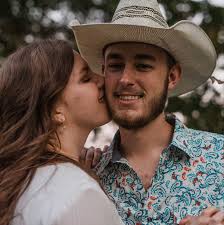 Taryn Burns and Brady Deaton's Wedding Website