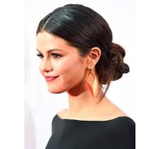 Topuz Sac Modelleri Selena Gomez Kalin Saclar Sac Guzelligi Orta Uzunlukta Sac Stilleri