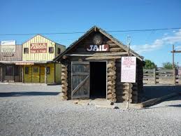 It's the american stereotypical town you come to expect from watching road trip movies except that it seems to be very aware of its own reputation outside of the u.s. Roadkill Cafe Bild Von Road Kill Cafe O K Saloon Seligman Tripadvisor