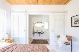 Style Californien Dans Une Maison En Tons Naturels Planete Deco A Homes World En 2020 Style Californien Maison Interieur Maison