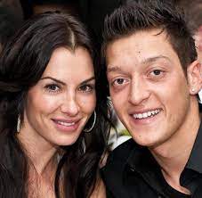 „eigentlich gehört dies nur in die familie, aber da es. Die Frau Von Bushido Die Manner Der Anna Maria Ferchichi Bilder Fotos Welt