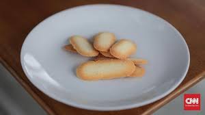 4 resep lidah kucing yang lumer di mulut mumpung lagi di rumah aja, buat kue kering, yuk! Resep Kue Kering Lebaran Lidah Kucing Keju