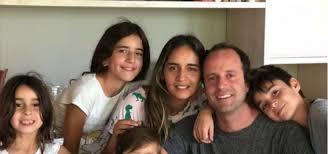 Under utställningen har vi bjudit in macarena olmos dusant, cristian quinteros soto, paulina de los reyes, karina villacura, amanda ferrada, monica albornoz för att bli en del av koreografin. Paloma Soto Revelo La Drastica Decision Que Tomo Stefan Kramer Sobre Su Familia