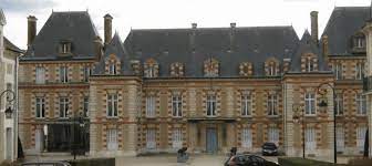 Lire une carte grise peut s'avérer fastidieux en raison des nombreuses informations qui y figurent. Prefecture De Melun Dans La Seine Et Marne 77 Demarches Carte Grise Et Coordonnees