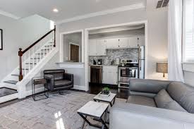 Virginia Highland 2 Level Apartment Guesthouses For Rent In Atlanta Georgia United States In 2020 Apartment Decor Apartment Small Spaces