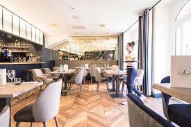 Plus d'une centaine de figurants costumés présentent aux petits et aux grands, qu'ils soient néophytes ou passionnés, les multiples facettes du moyen age. Madison Saint Jean De Luz Hotels In Saint Jean De Luz Guide Du Pays Basque