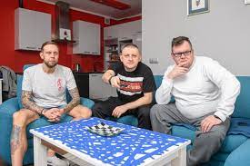 Przed telewizorem udało się rzucić przeszło 160 kilogramów. Takich Emocji W Gogglebox Jeszcze Nie Bylo To Co Zobacza Uczestnicy Powali Ich Na Kolana Super Express Wiadomosci Polityka Sport