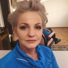 Iris Novak's Instagram, Twitter & Facebook