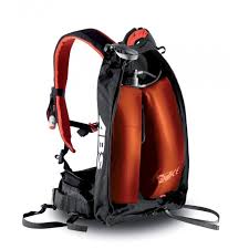 Le Powder Base D Abs Est Le Modele Le Plus Compact De La Gamme D Airbag Abs Seulement 1 9 Kg Et Environ 500 A Completer Avec La Sac Sac A Dos Ski Freeride