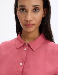 Lin Rose's Instagram, Twitter & Facebook