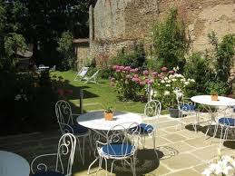 Ce jardin unique s'est édifié, au fil du temps, grâce à l'amour et la douce folie de ceux qui. Terrasse Jardin Clos Barbecue Nouvelle Aquitaine Mariage Reception Famille Picture Of Le Jardin Des Lys Saint Leonard De Noblat Tripadvisor