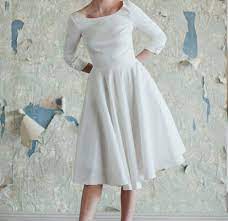 Das brautkleid im 50er stil strahlt vor eleganz und anmut wie seine trägerin. Brautkleider Mit Langem Midi Der Glamour Der 50er Jahre
