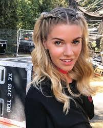 Jessica Linehan's Instagram, Twitter & Facebook