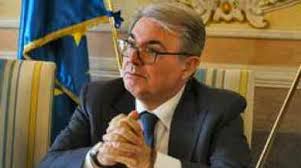 Rissa in strada a Passoscuro: aggredito a colpi di bottiglia si difende con  un'accetta