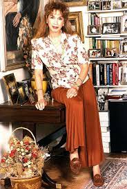 Lady Colin Campbell S Life In Pictures From A Beautiful Newlywed To Her Jungle Shower Mirror Online