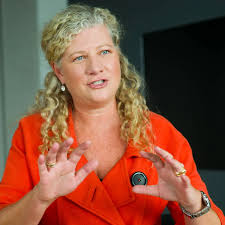 Hat die Deutsche Bank die IT vernachlässigt? Kim Hammonds klagt: Es wurde  zu viel ausgelagert.