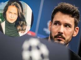 Jun 04, 2021 · manchester united und borussia dortmund haben angeblich verhandlungen wegen eines transfers von jadon sancho gestartet. Roman Burki Bvb Romantischer Liebes Urlaub Mit Freundin Marlen Bvb