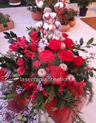 Composizione Invernale Di Rose Ilex Astromelie E Fiori Di Cotone Fiori A Citta Di Castello Fiorista A Citta Di Castello Per Acquistare Inviare E Consegnare A Domicilio Fiori E Piante A