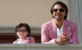 Vadhir alejandro gonzález torres (born february 18, 1991), better known as vadhir derbez, is a mexican actor that has worked for televisa, univision, warner brothers, netflix, tv azteca and telemundo.he is also starting his career as a singer internationally. Critica How To Be A Latin Lover The Daily Aztec