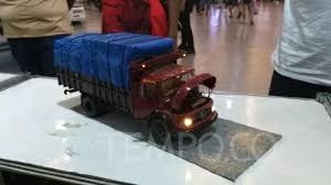 Keren Miniatur Truk Miliki Mesin Dan Kopling Mirip Aslinya Joglosemar News Ukuran panjang 30cm lebar 10cm tinggi 15cm bahan triplek livery art paper finishing clear. keren miniatur truk miliki mesin dan
