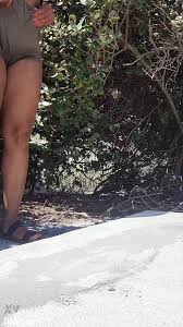 Free Black mother id like to fuck Trying not to get caught peeing behind  humans Porn Video - Ebony 8