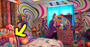 Siwa started the tour through the front door, which revealed a massive open plan hall, grand piano, and some of her eccentric bedazzled tour outfits. Jojo Siwa Gave A Tour Of Her New Bedroom And Now I Feel Like I Have 4 Cavities And Need A Root Canal
