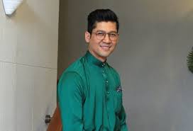Dua pilot dan dua isteri pilot dalam satu rumah laksa. Zarul Umbrella Tinggalkan Kerjaya Pramugara Fokus Nyanyian Wanista Com